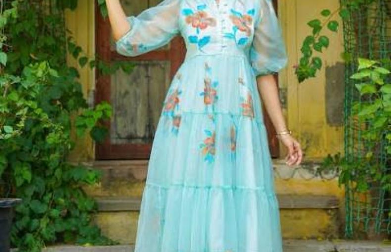 Sexy Clutches: How to Buy & Wear a Designer Clutch Bag